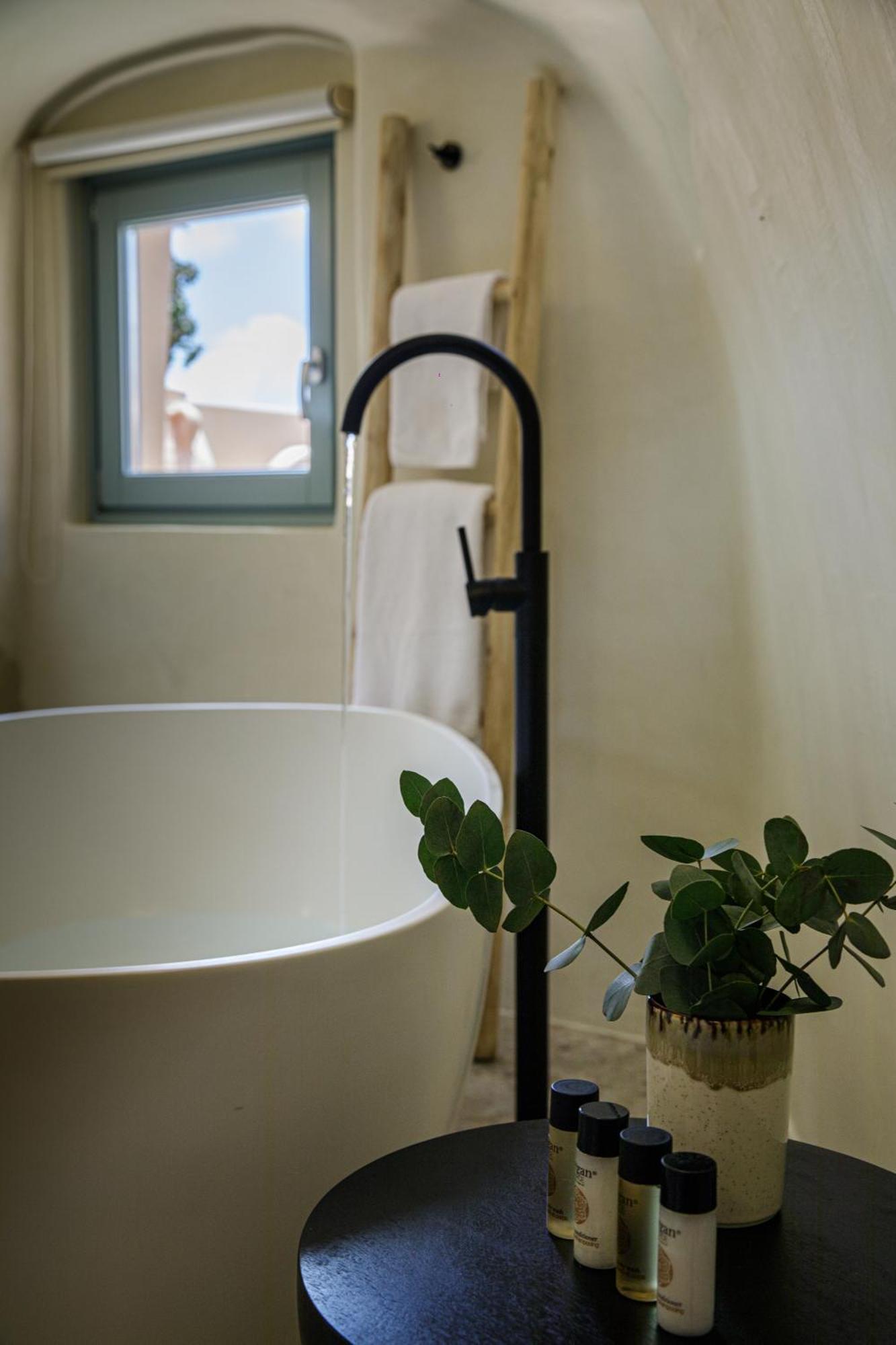 Annouso Villa With Hot Tub By Caldera Houses Oia Eksteriør billede