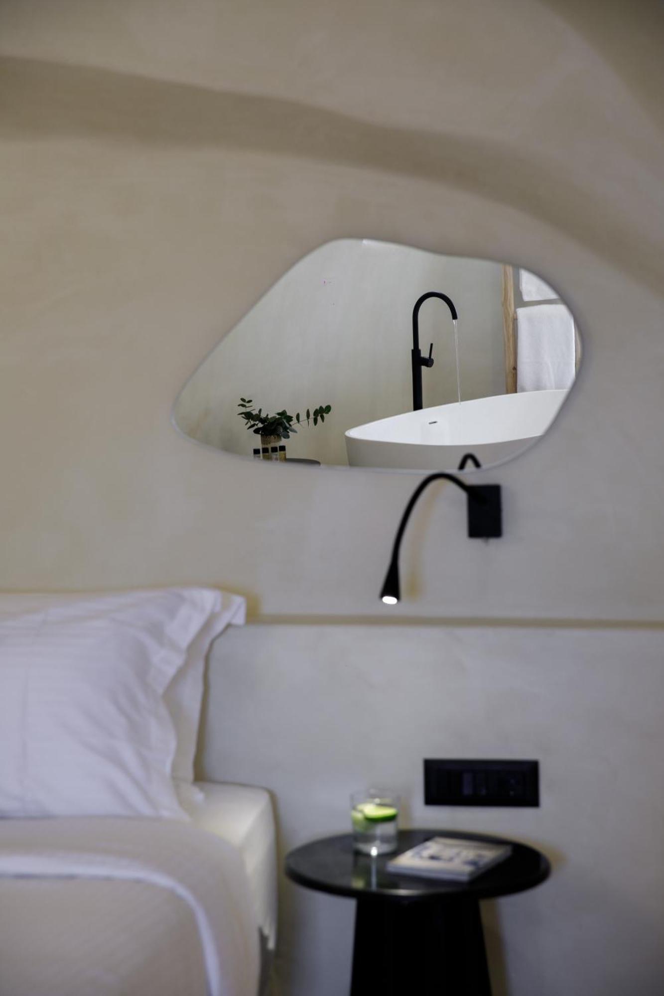Annouso Villa With Hot Tub By Caldera Houses Oia Eksteriør billede